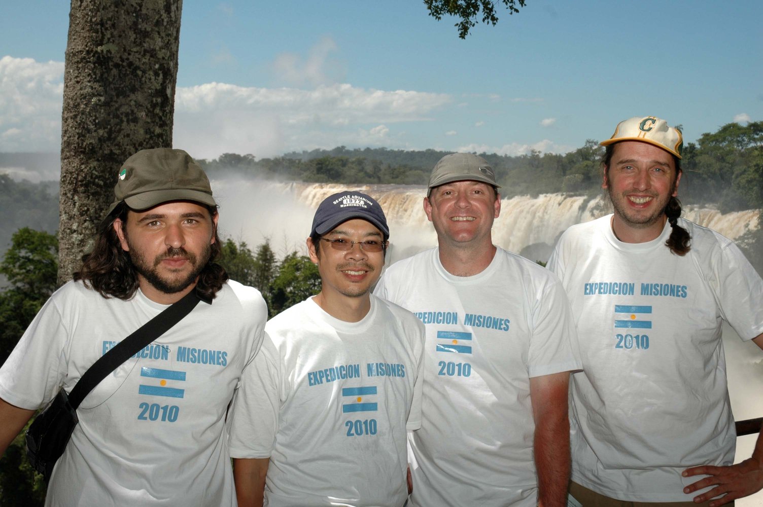 The team of Expedicion Misiones at the Iguazu falls, from left to right: Agustin Villanucci, Kamphol Udomritthiruj, Neil Woodward, Hans-Georg Evers